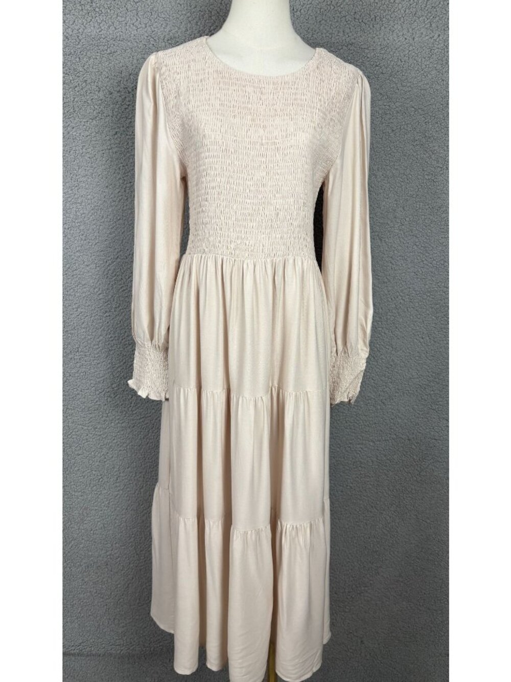 Zesica Women's Smocked  Tiered Long-Sleeve Midi Dress Beige Size Large NWT's.